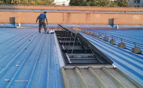 某区域性物流仓储中心商洛排烟窗系统安装项目