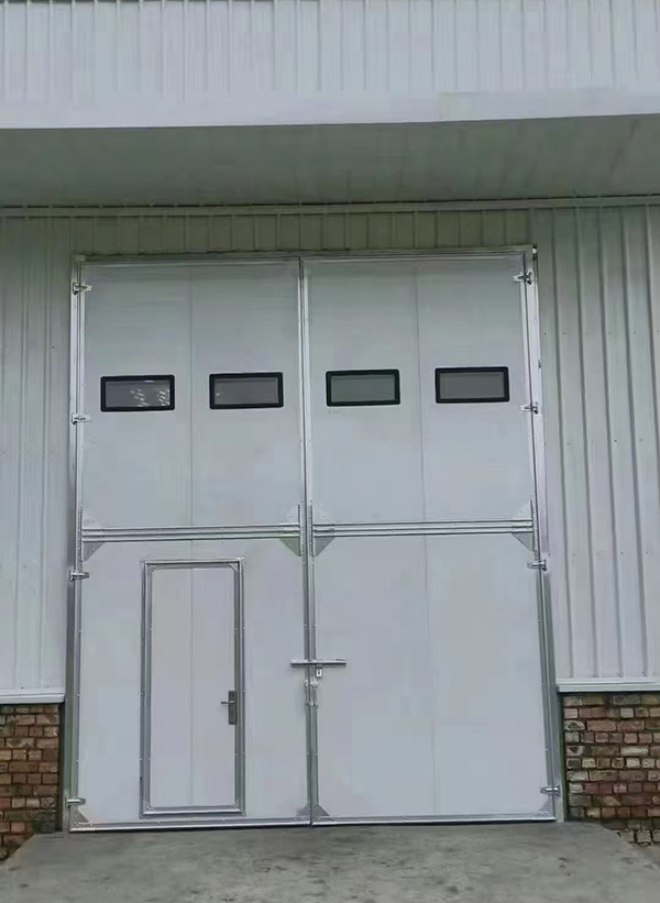 商洛工业门在设备装配车间出入口的实施记录